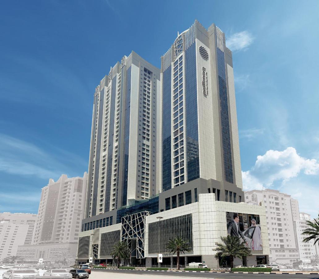 Pullman Sharjah Hotell Exteriör bild The building's facade