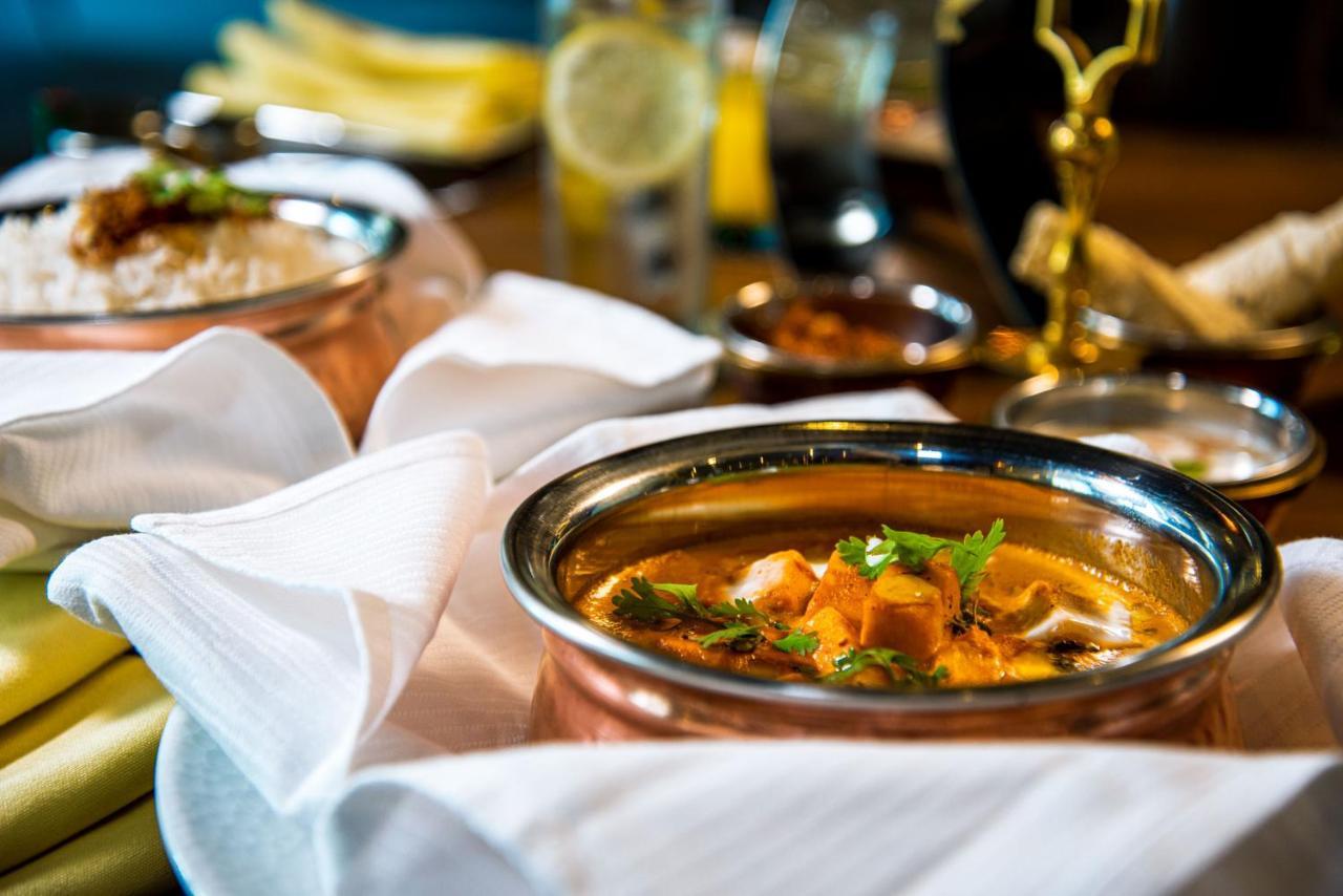 Pullman Sharjah Hotell Exteriör bild Paneer masala