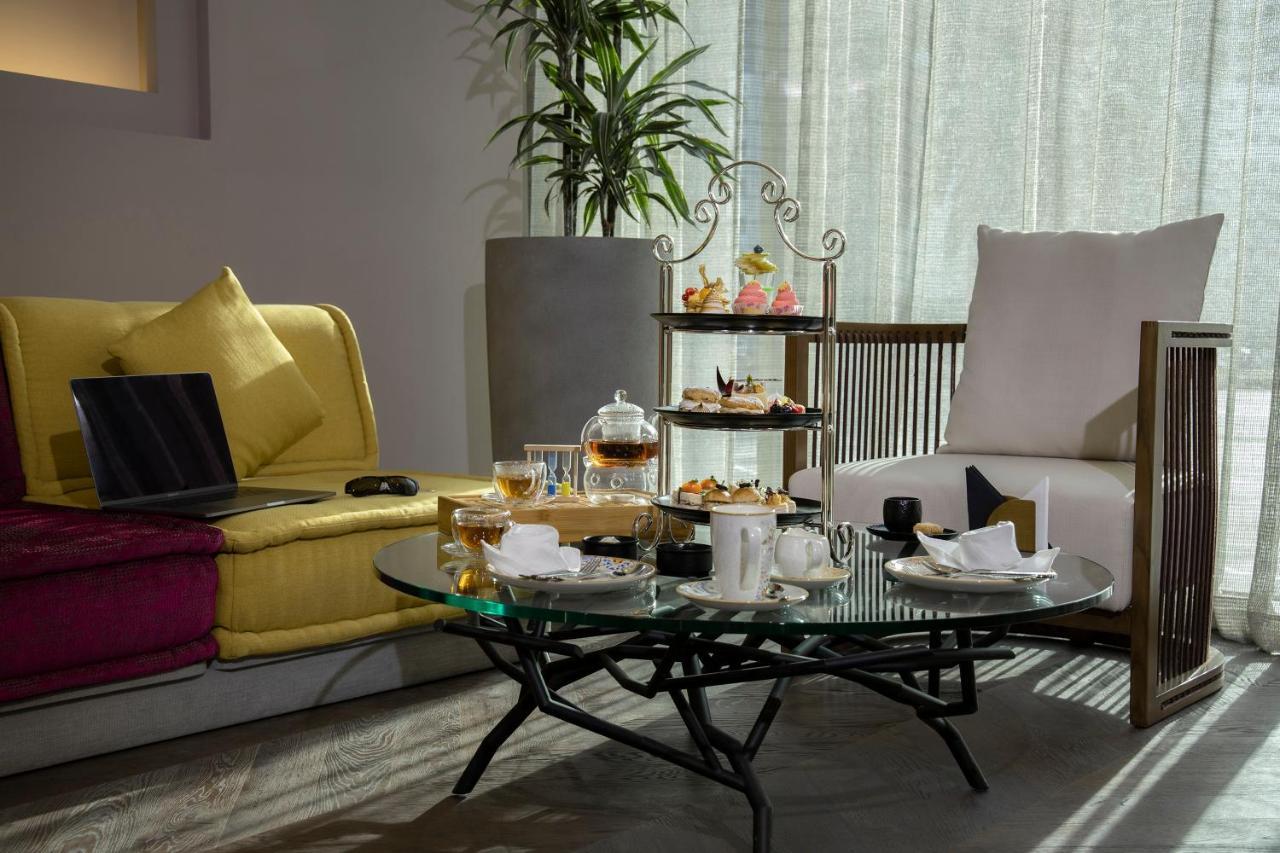 Pullman Sharjah Hotell Exteriör bild Afternoon tea at the Mandarin Oriental, Hong Kong