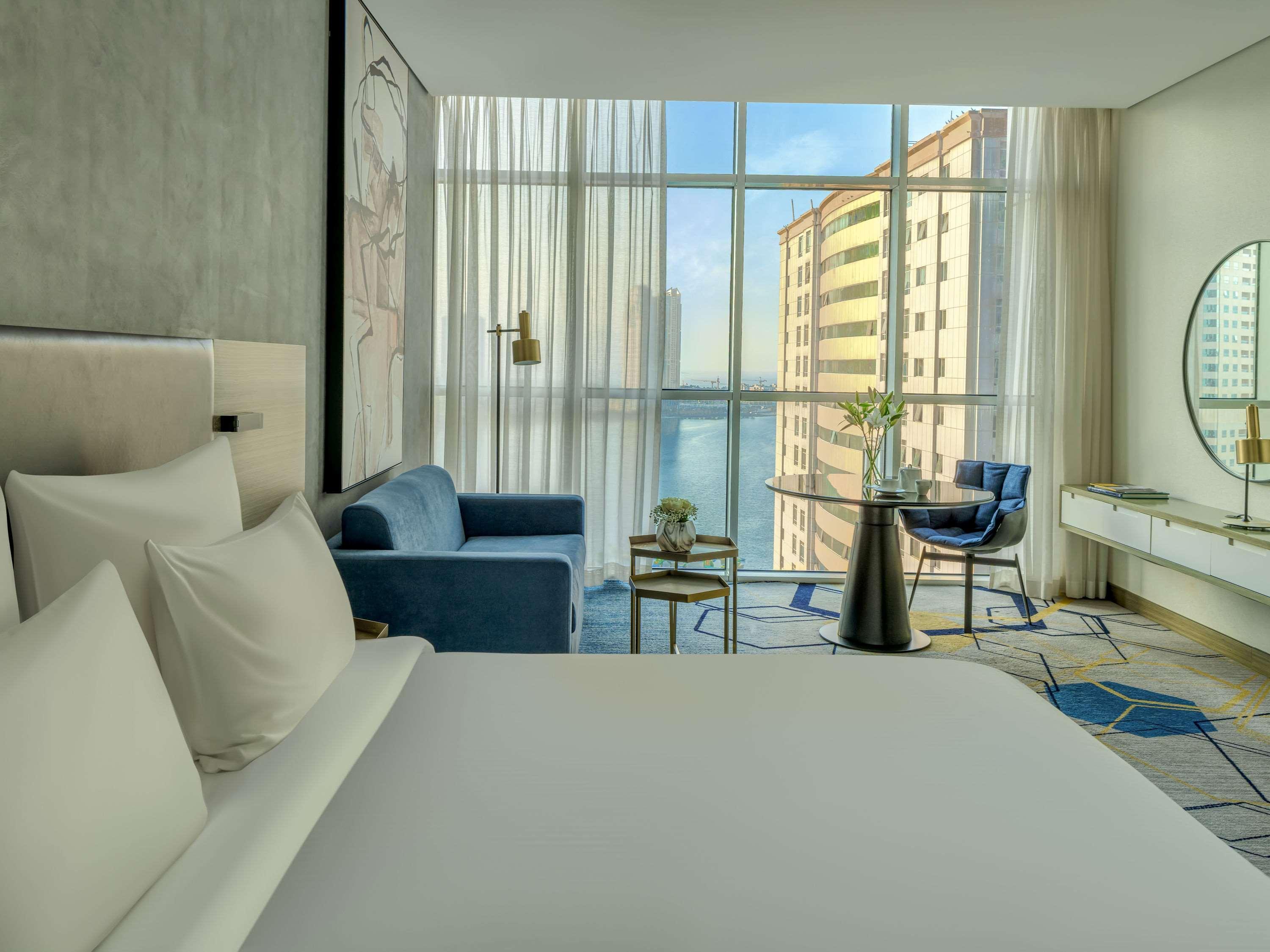 Pullman Sharjah Hotell Exteriör bild Deluxe room