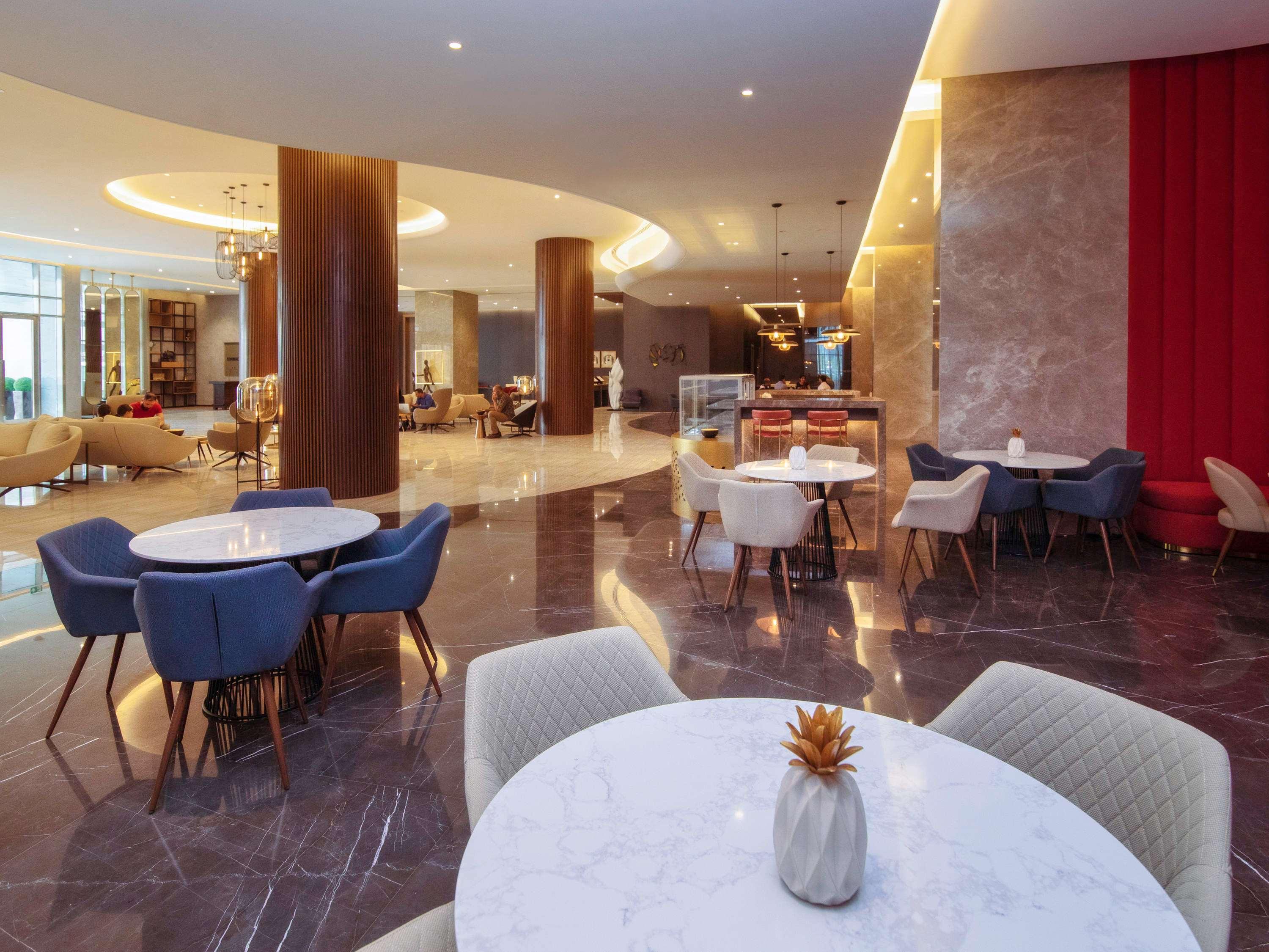 Pullman Sharjah Hotell Exteriör bild Lobby