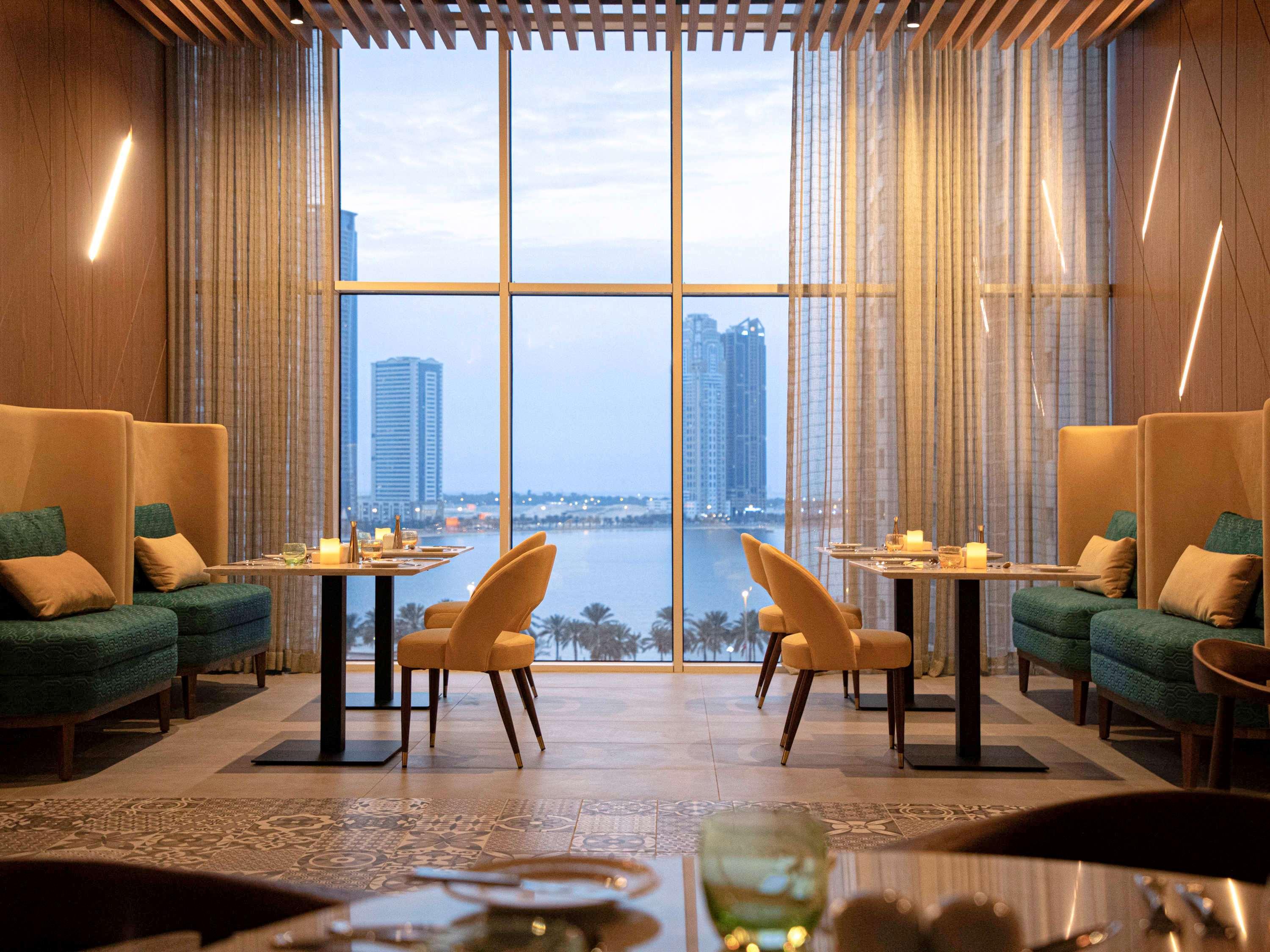 Pullman Sharjah Hotell Exteriör bild The View