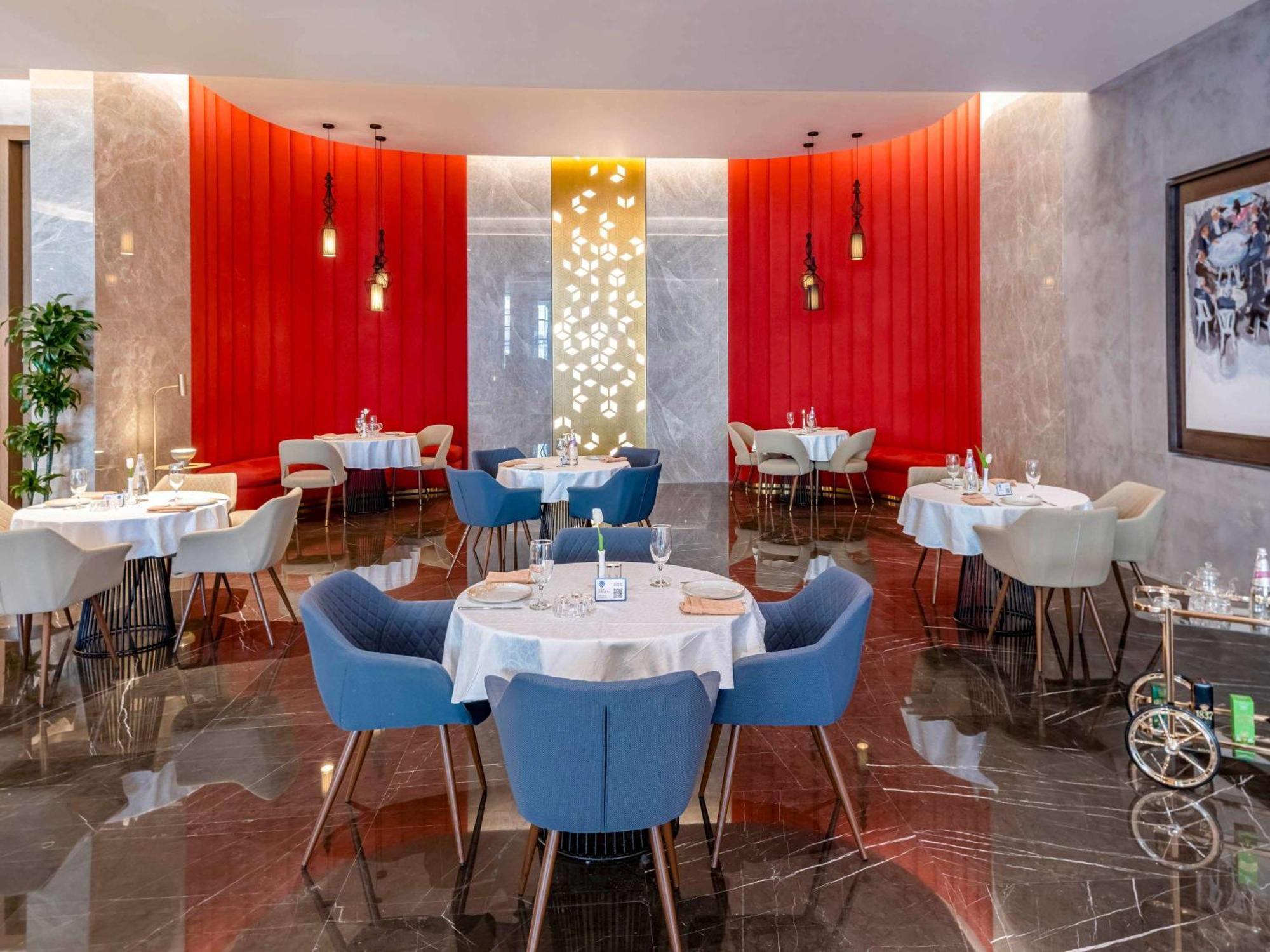 Pullman Sharjah Hotell Exteriör bild Restaurant